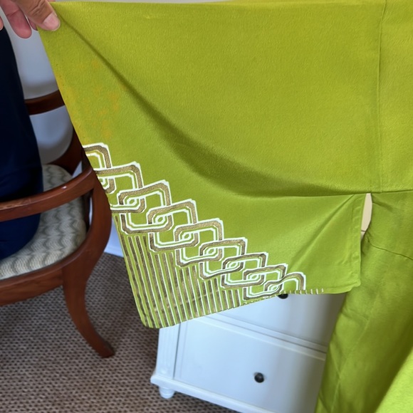 Vintage Silk Kimono in lime green - Picture 4 of 7